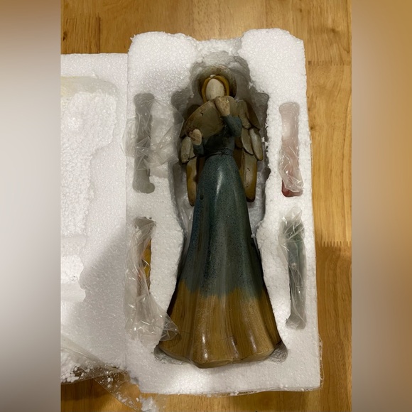 Angel of the Season figurine w/Box - Picture 2 of 13